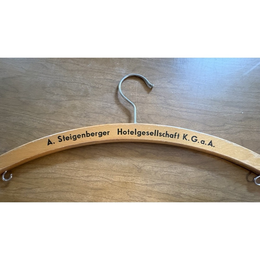 VTG Wooden Hotel Graf Zeppelin Hanger - Stuttgart - Advertising Rotating Handle - Picture 2 of 4